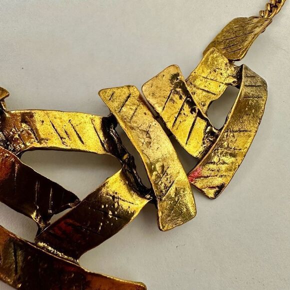 Rectangular gold tone geometric statement necklace - Picture 5 of 9